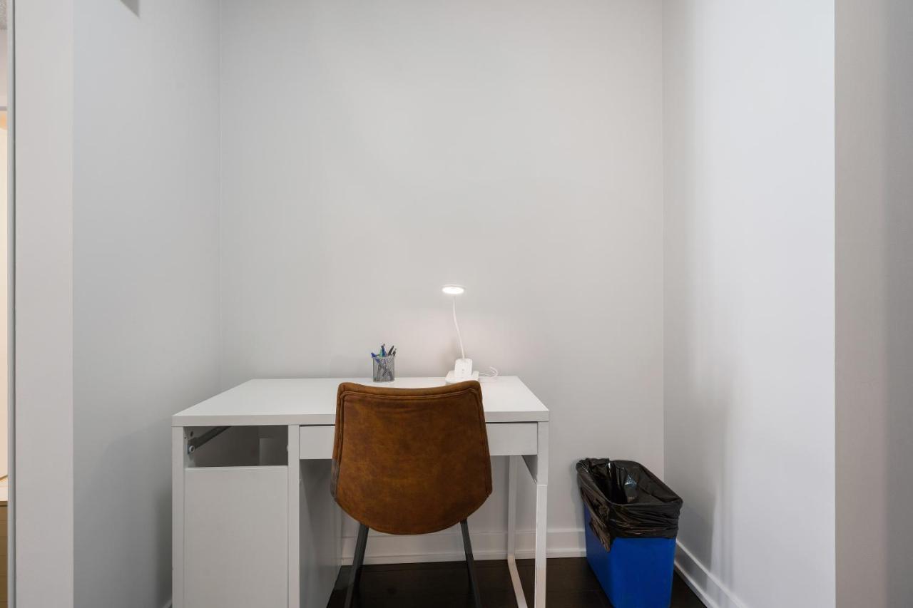 Family Oriented Downtown Toronto 2Bdrm Condo With Parking & Office Space Экстерьер фото