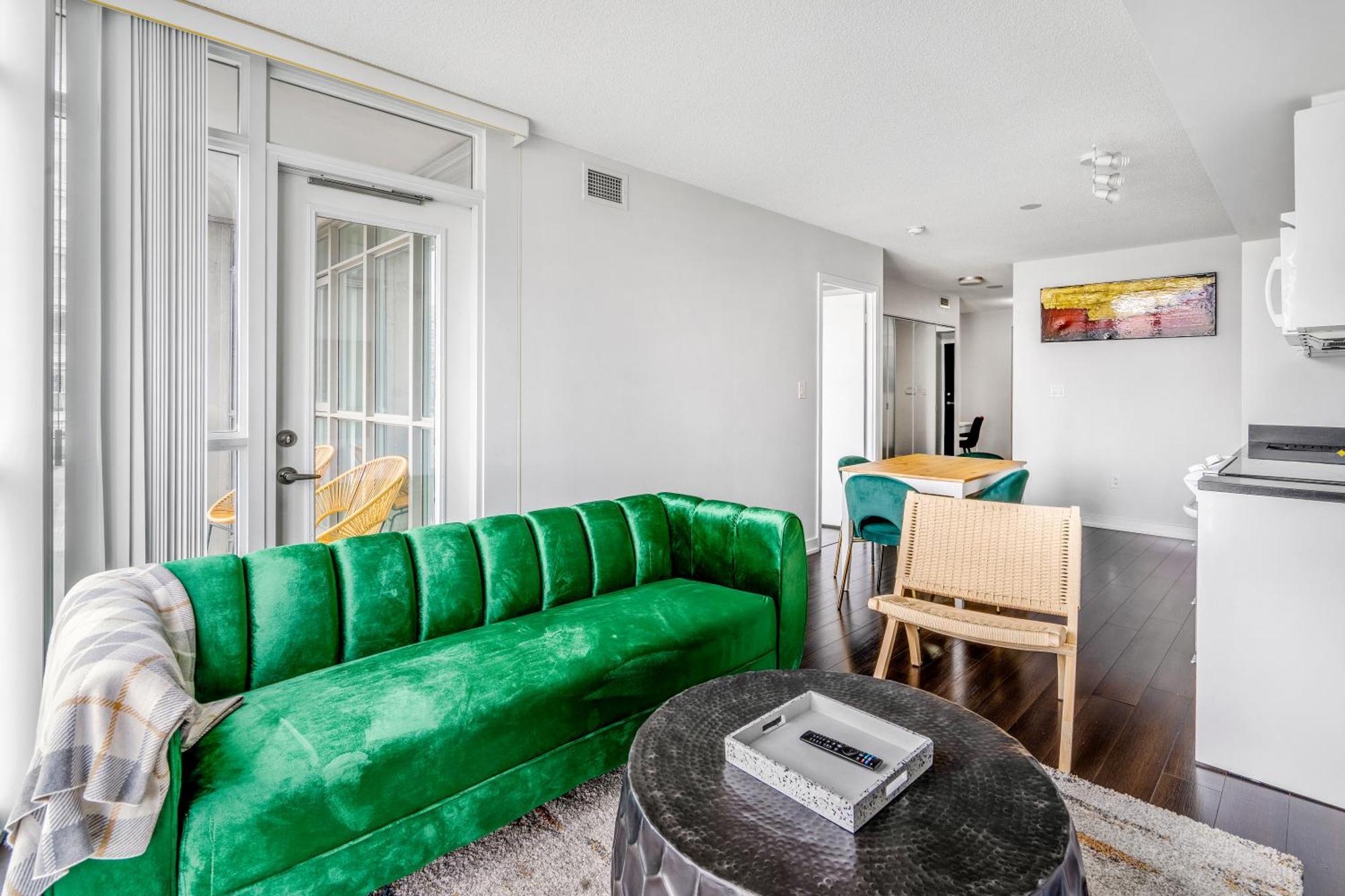 Family Oriented Downtown Toronto 2Bdrm Condo With Parking & Office Space Экстерьер фото