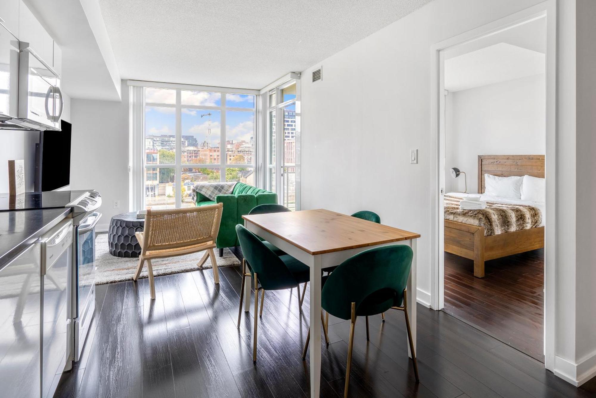 Family Oriented Downtown Toronto 2Bdrm Condo With Parking & Office Space Экстерьер фото